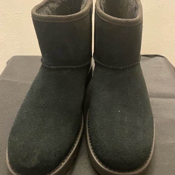 Uggs Black size 9 - Picture 2 of 6